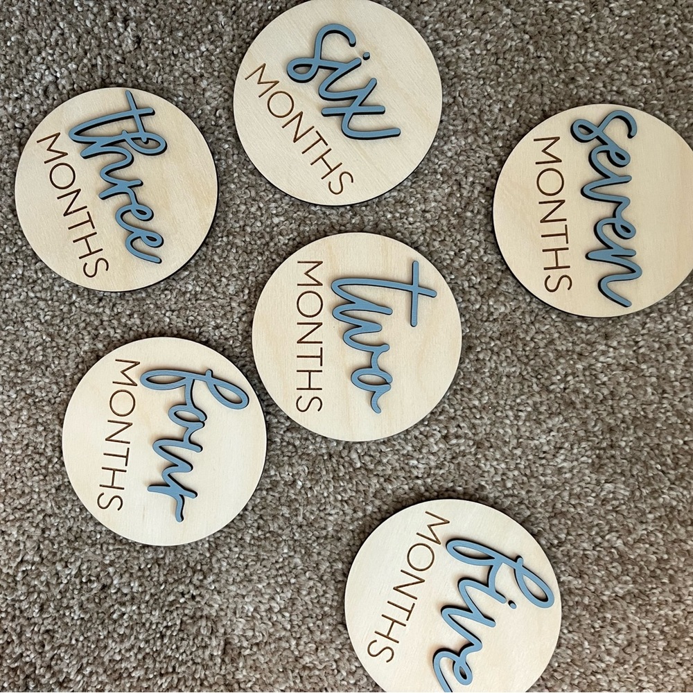 Monthly milestone wooden discs